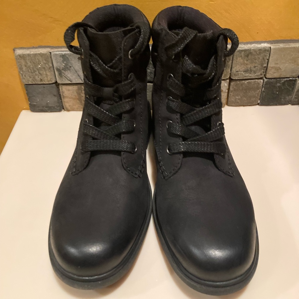 New UGG Size 9 Women's Harrison Lace Fashion Boot